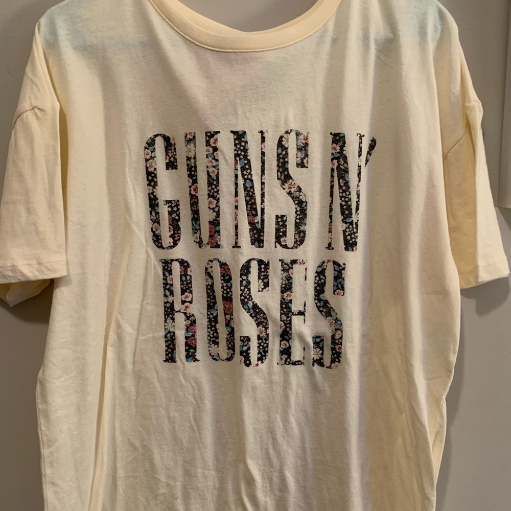 Oversized graphic tee!